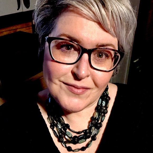 🌺Meet your Posher🌺 - Picture 6 of 8